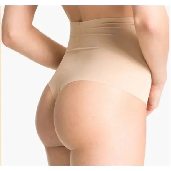 NEW Commando Control Brief Thong Women's Nude Beige Size Medium - Picture 2 of 6